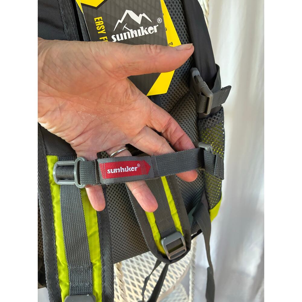 Sunhiker Backpack Daytrip Bag Multiple Pockets Water Bottle Holder Adjustable - Picture 4 of 8